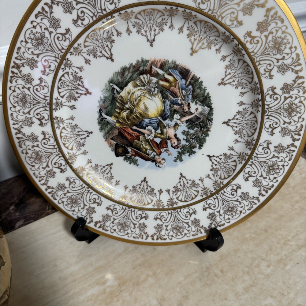 Elegant Gold and Cream Decorative Plate